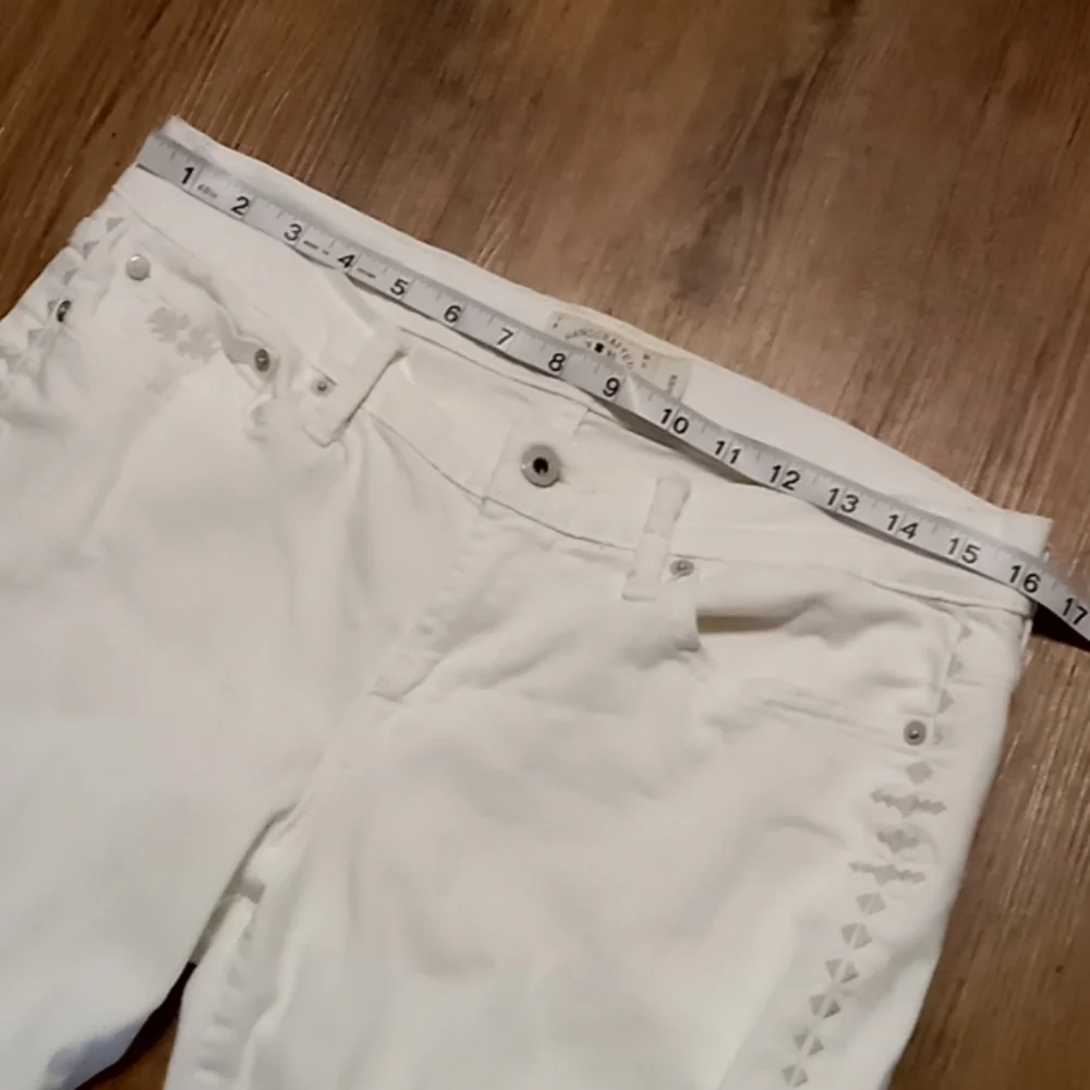 Lucky brand sweet crop embroidered white jeans
